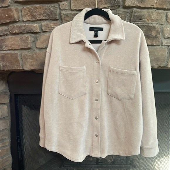 Tan corduroy jacket with snap buttons and front pockets. Size small.